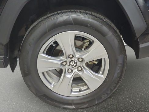 Used 2025 Toyota RAV4 XLE AWD/4WD image 35