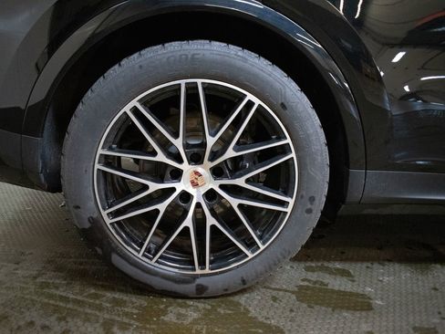Certified 2026 Porsche Cayenne image 16