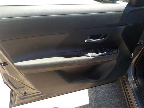Used 2025 Nissan Kicks SV FWD image 10