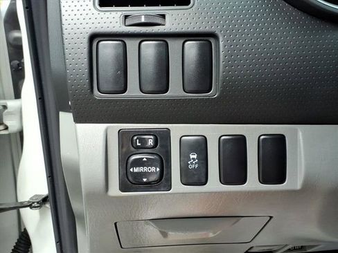 Used 2015 Toyota Tacoma 2WD Access Cab w/ Convenience Package image 16