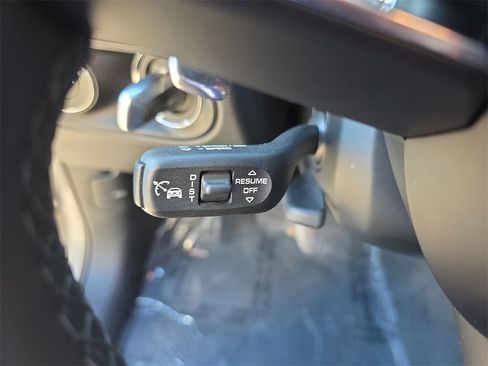 Certified 2022 Porsche Macan image 36