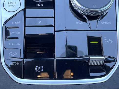 New 2026 BMW X5 xDrive50e w/ M Sport Package image 8