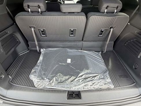 New 2026 Chevrolet Traverse LT w/ Sun and Wheel Package FWD image 25