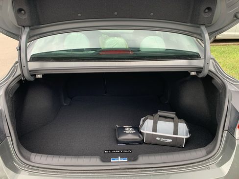 New 2025 Hyundai Elantra Limited image 13