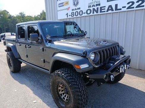 Used 2025 Jeep Gladiator Sport image 1