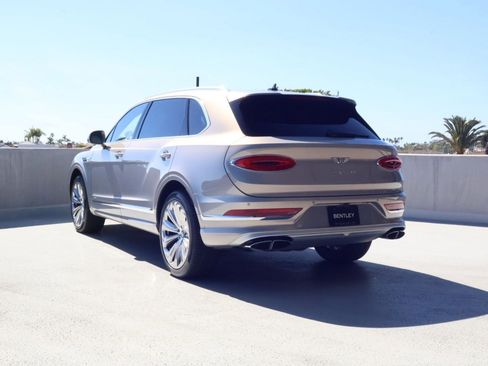 Used 2023 Bentley Bentayga Extended Wheelbase AWD/4WD image 3