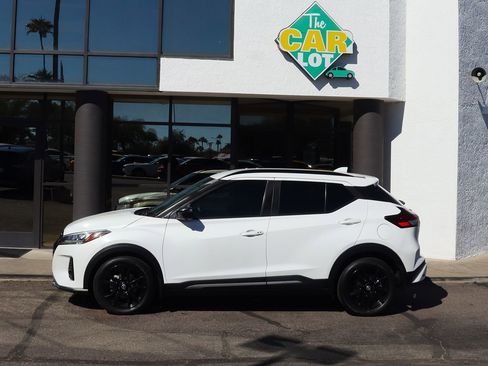 Used 2023 Nissan Kicks SR image 8