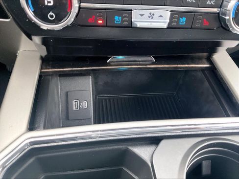 Used 2022 Ford F350 Lariat w/ Chrome Package image 27