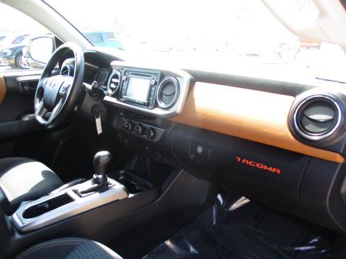 Used 2017 Toyota Tacoma SR5 RWD image 26