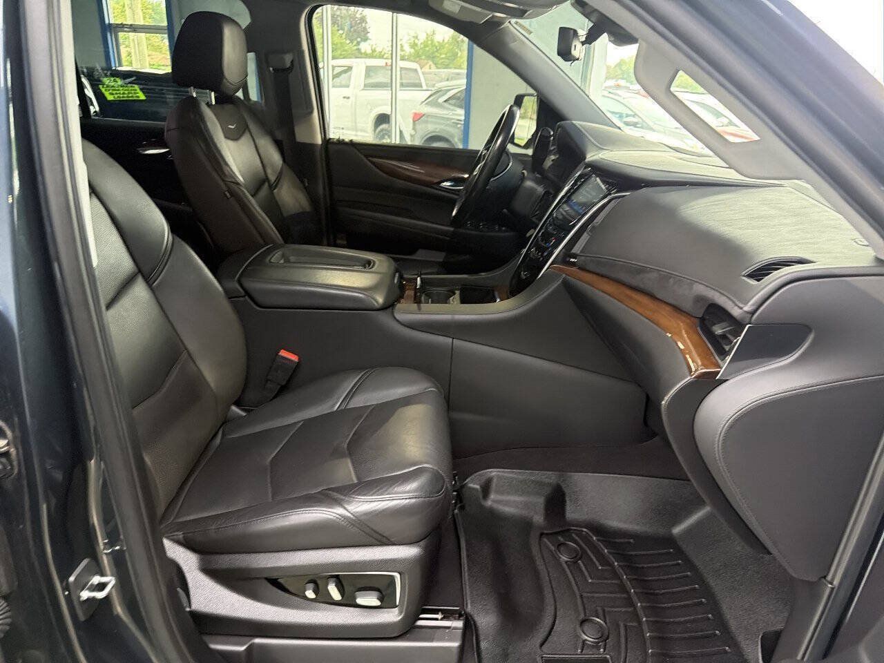 Used 2020 Cadillac Escalade ESV Premium Luxury AWD/4WD image 27