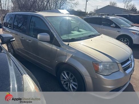 Used 2016 Dodge Grand Caravan SXT image 1