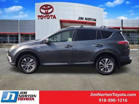Used 2016 Toyota RAV4 XLE AWD/4WD image 4