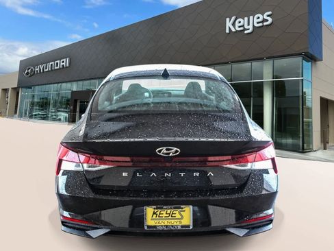 Used 2022 Hyundai Elantra SEL w/ Convenience Package image 6
