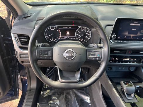 Used 2025 Nissan Rogue SV FWD image 30