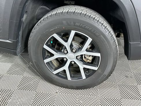 Certified 2025 Jeep Grand Cherokee Limited image 41