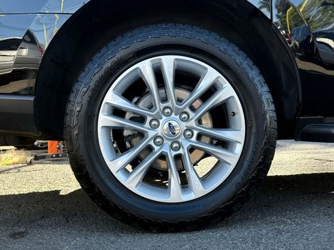 Used 2024 Ford Expedition Max XLT image 32