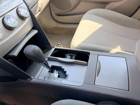 Used 2010 Toyota Camry LE FWD image 32