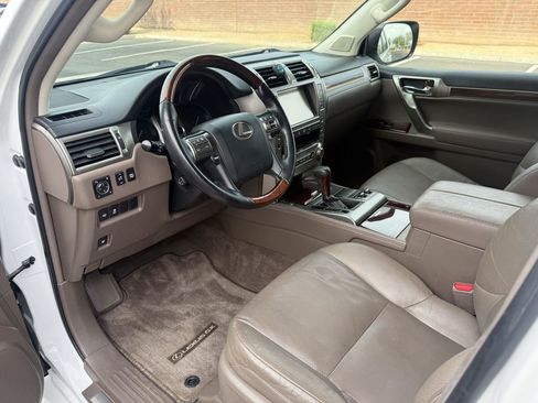 Used 2017 Lexus GX 460 Premium w/ Premium Package AWD/4WD image 10