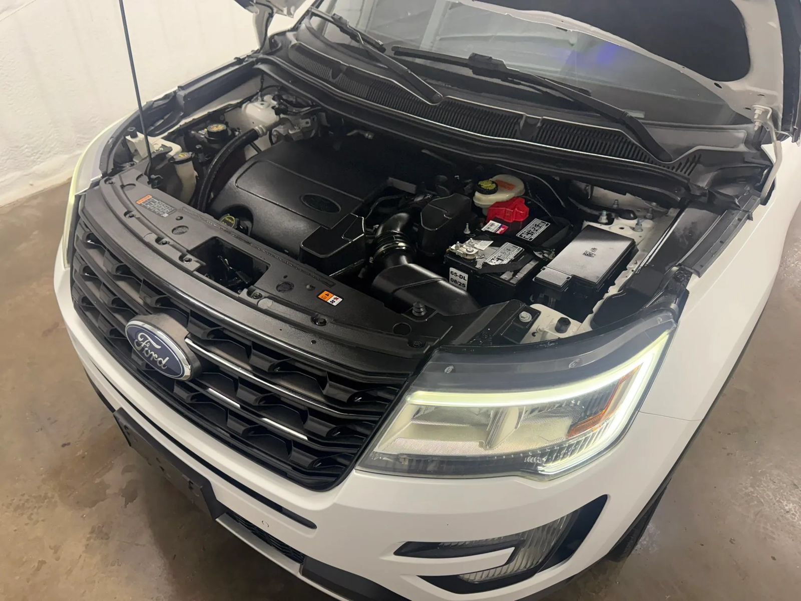 Used 2017 Ford Explorer XLT w/ Equipment Group 202A FWD image 28