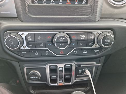 Used 2020 Jeep Gladiator Overland w/ Safety Group AWD/4WD image 6