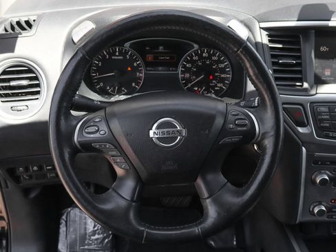 Used 2019 Nissan Pathfinder SL FWD image 25