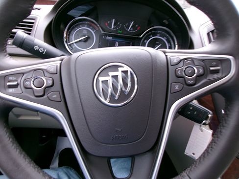 Used 2017 Buick Regal Sport Touring image 16