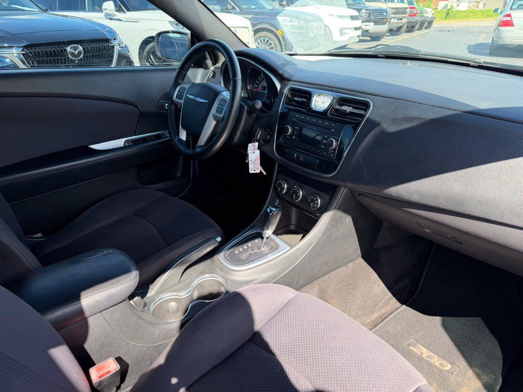 Used 2013 Chrysler 200 Touring FWD image 21