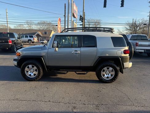 Used 2010 Toyota FJ Cruiser 4WD image 7
