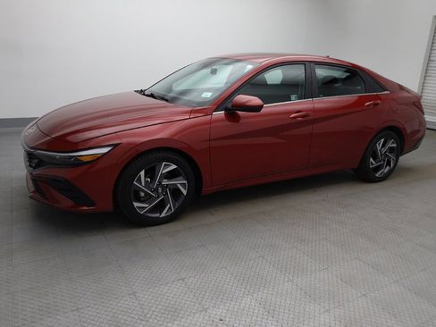 Used 2025 Hyundai Elantra SEL FWD image 2