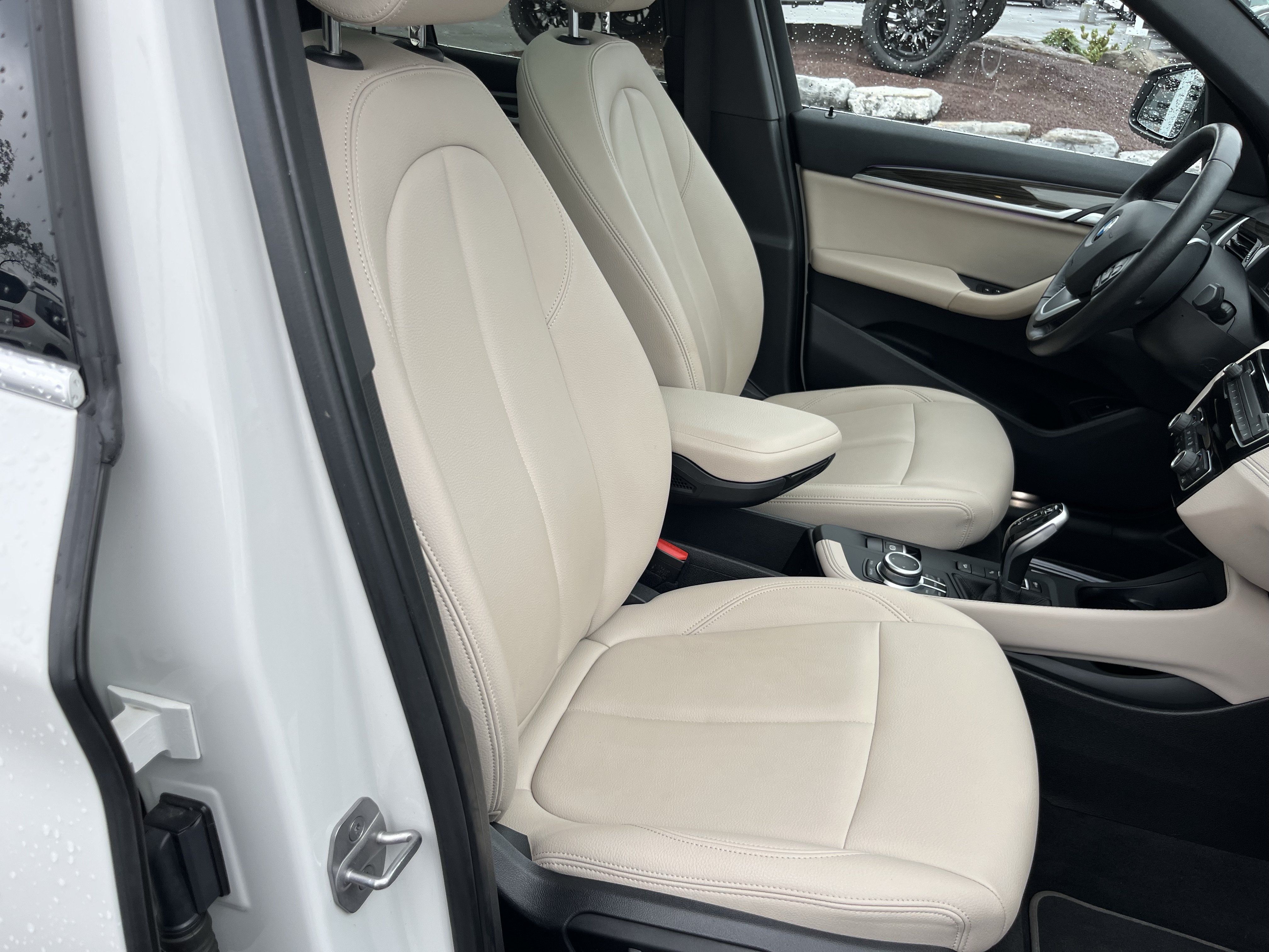 Used 2022 BMW X1 xDrive28i w/ Premium Package AWD/4WD image 3