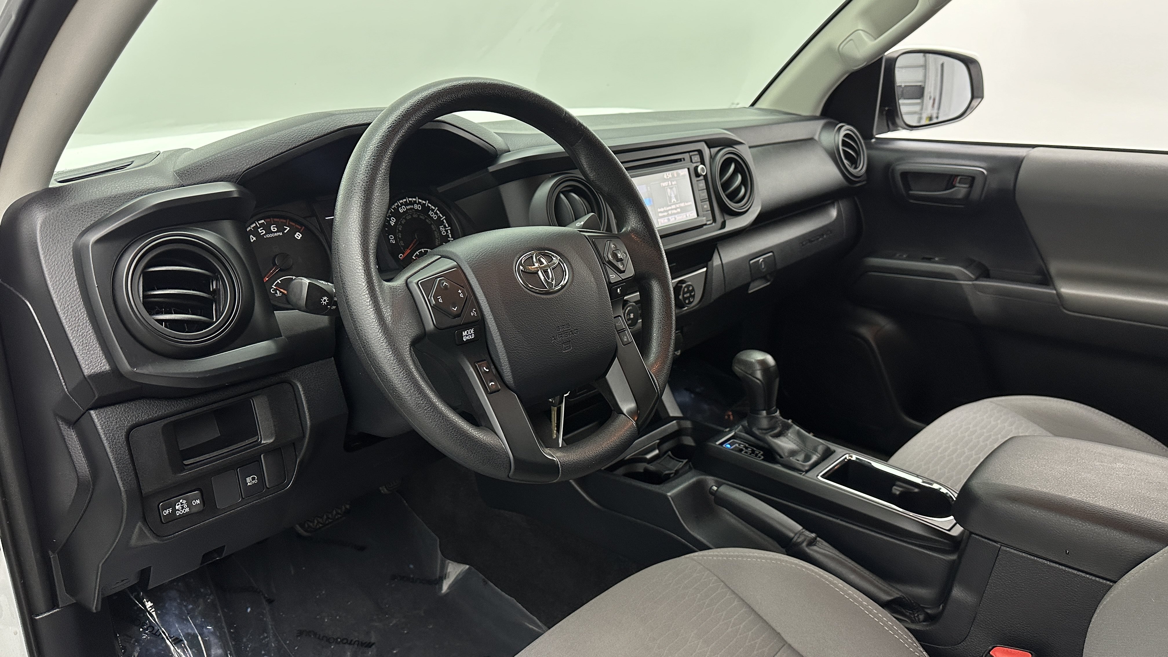 Used 2019 Toyota Tacoma SR w/ SR Convenience Package RWD image 11