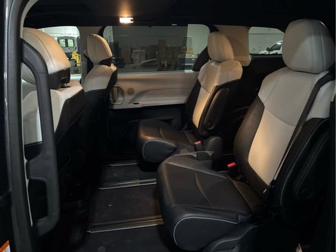 Used 2025 Toyota Sienna XSE image 8