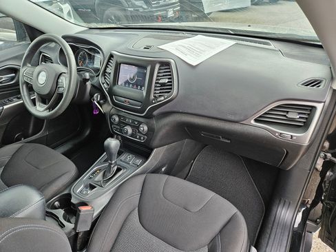 Used 2020 Jeep Cherokee Latitude FWD image 32