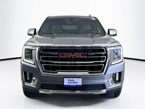 Used 2022 GMC Yukon XL SLT w/ SLT Premium Package AWD/4WD image 2