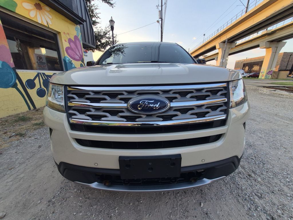 Used 2018 Ford Explorer XLT w/ Equipment Group 202A FWD image 4