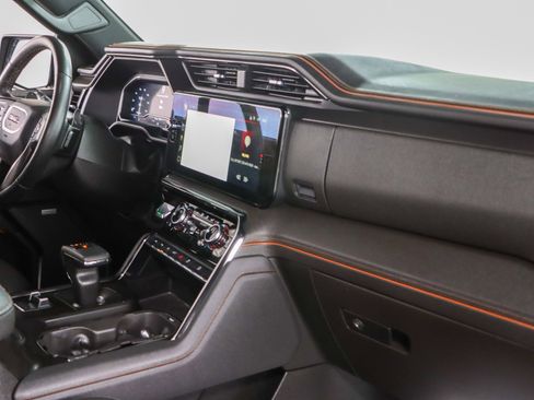 Used 2023 GMC Sierra 1500 AT4 w/ Technology Package AWD/4WD image 30
