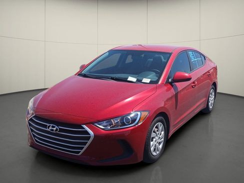 Used 2018 Hyundai Elantra SE w/ SE Connectivity Package 04 FWD image 3