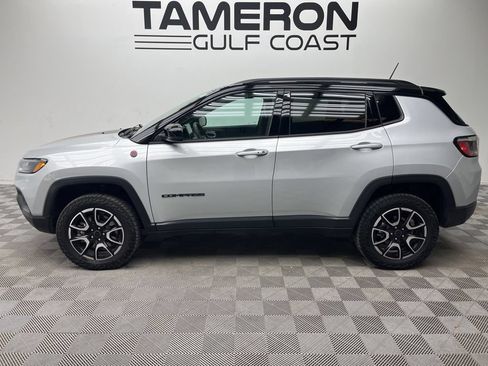 Used 2025 Jeep Compass Trailhawk AWD/4WD image 6