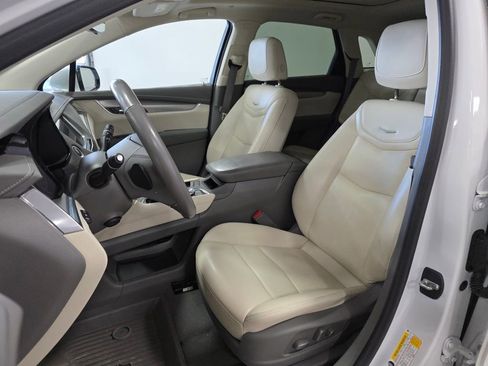 Used 2022 Cadillac XT5 Premium Luxury w/ Technology Package image 9