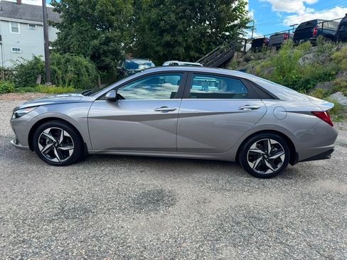 Used 2023 Hyundai Elantra Limited FWD image 2