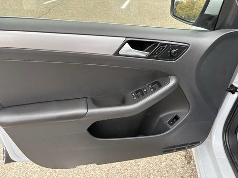 Used 2017 Volkswagen Jetta S image 19