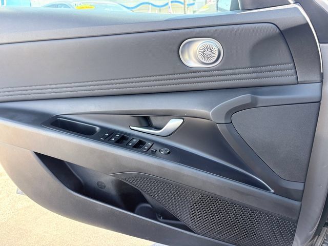 Used 2023 Hyundai Elantra SEL w/ Convenience Package FWD image 11