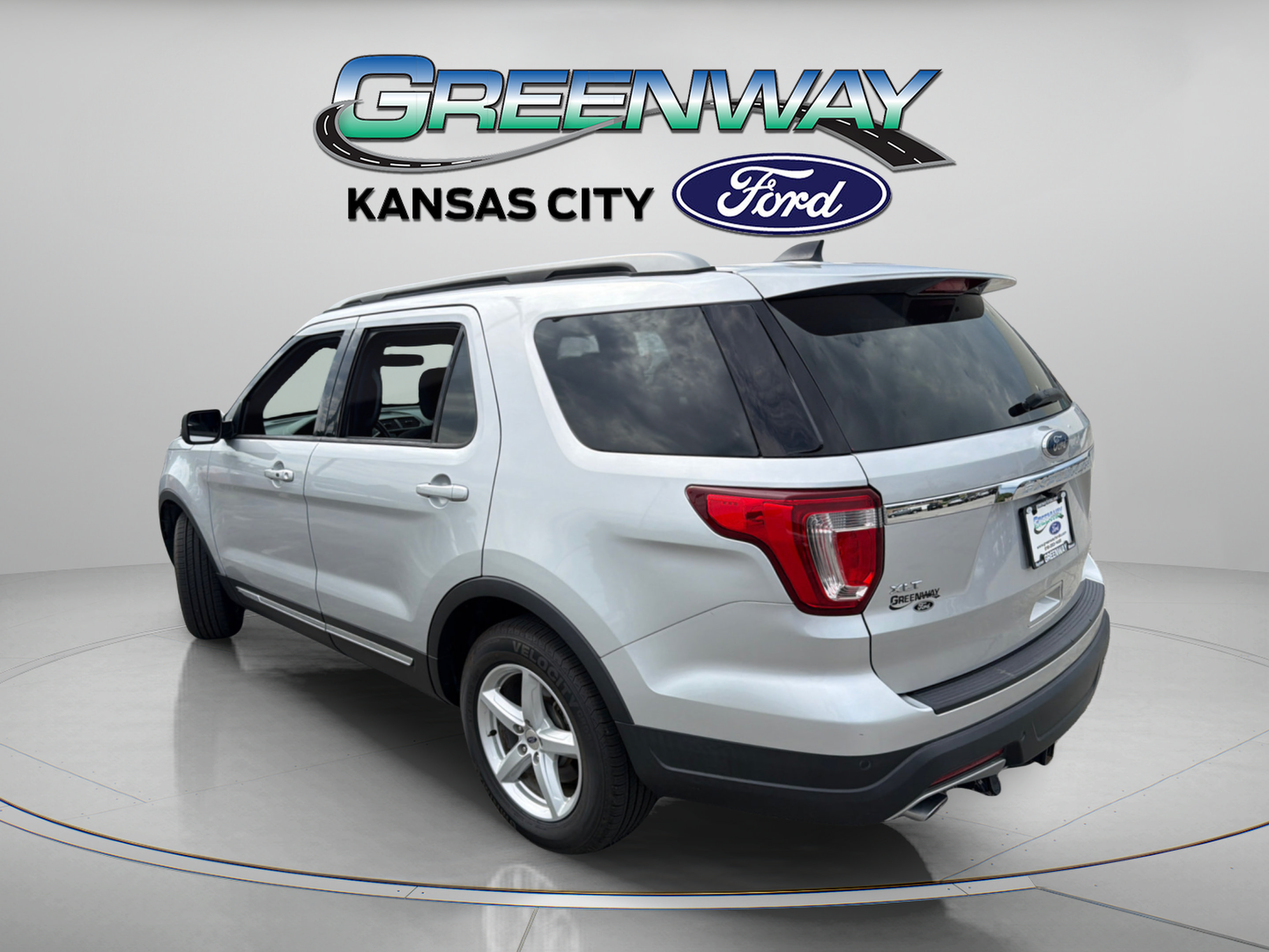 Used 2018 Ford Explorer XLT FWD image 6