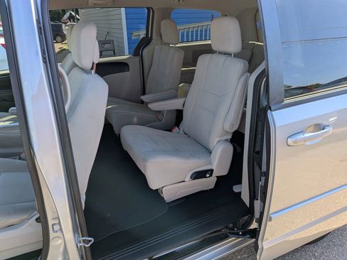 Used 2012 Dodge Grand Caravan SE FWD image 21