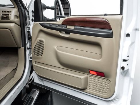 Used 2006 Ford F250 Lariat image 40