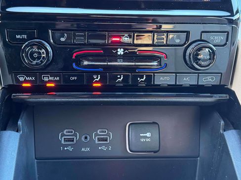 Used 2023 Jeep Grand Cherokee Limited image 27