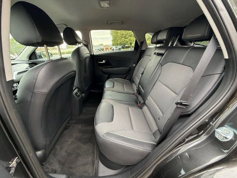 Used 2022 Kia Niro EX FWD image 11