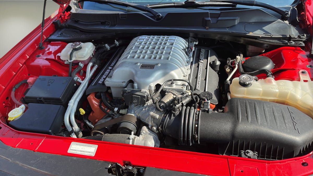Used 2015 Dodge Challenger SRT Hellcat RWD image 17