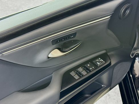 Used 2025 Lexus ES 350 w/ Premium Package image 20