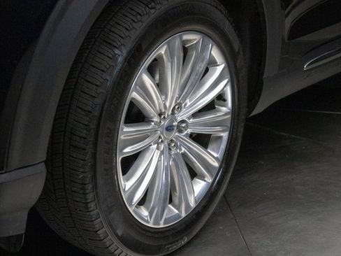 Used 2022 Ford Explorer Limited image 7